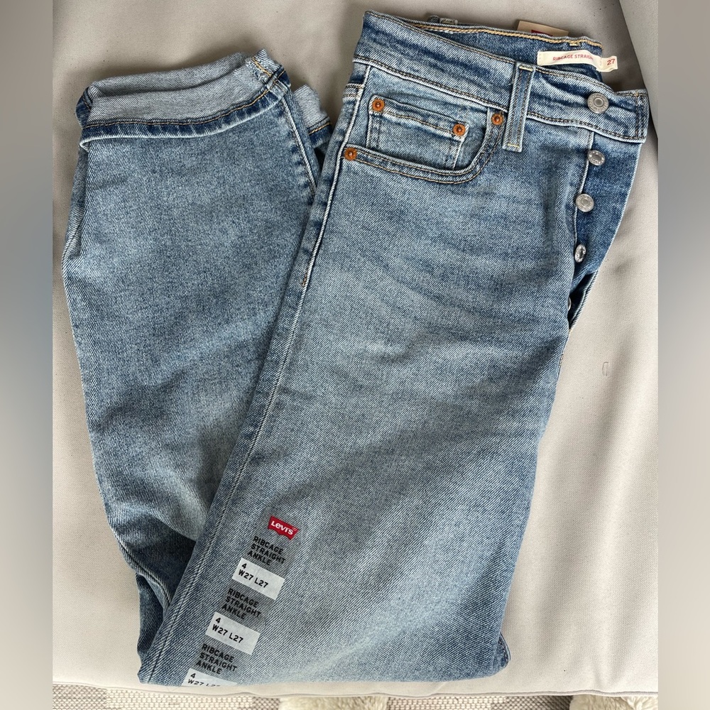 Levi’s Ribcage Straight Jean